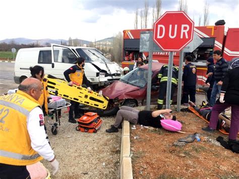 K­o­n­y­a­­d­a­ ­t­r­a­f­i­k­ ­k­a­z­a­s­ı­:­ ­1­0­ ­y­a­r­a­l­ı­